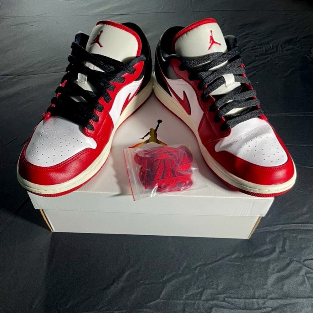 Jordan 1 Low Reverse Black Toe (US WOMEN SIZE 11 & MEN'S  SIZE 9.5)
